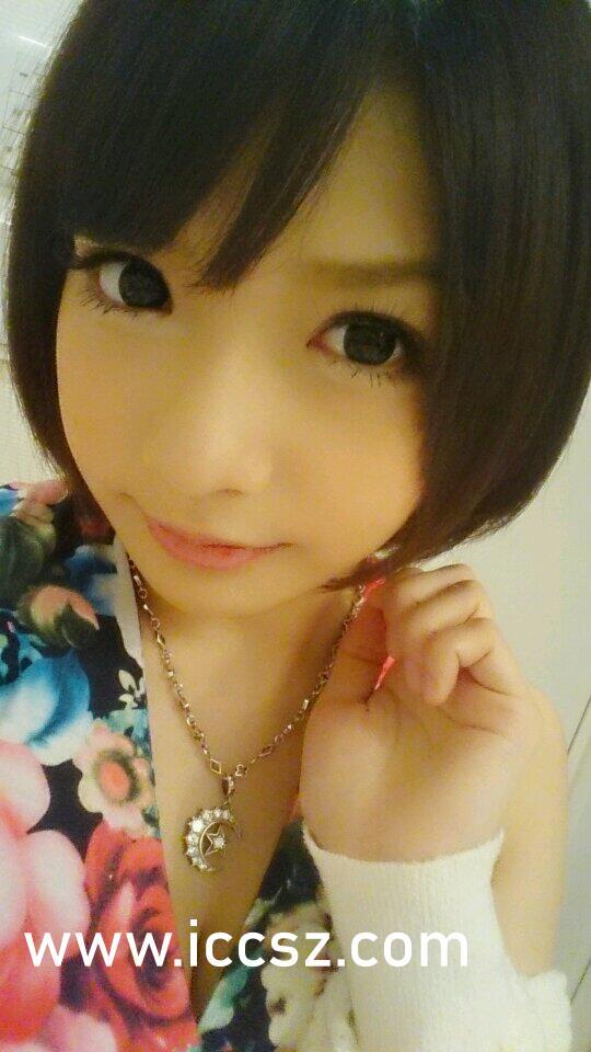 抖音吃瓜小女孩视频,吃瓜小女孩萌态十足，萌翻网友
