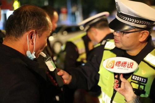 吃瓜群众质疑民警视频,真相与误解的较量