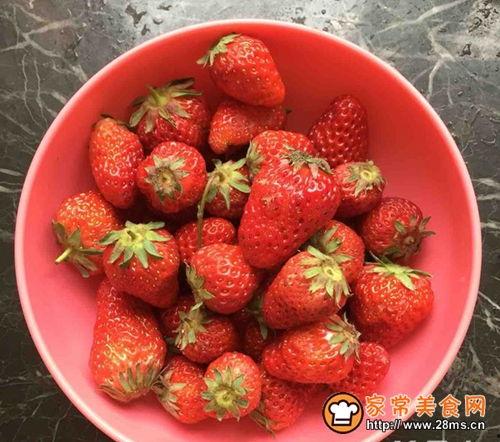 吃瓜草莓果酱好吃吗视频,吃瓜草莓果酱，美味指数大揭秘！