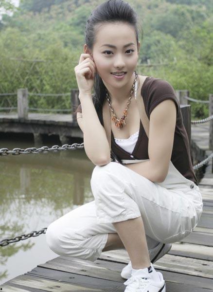 野外美女吃瓜视频,甜蜜瞬间引网友热议