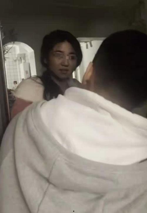 男人吃瓜的搞笑视频,男人吃瓜搞笑瞬间大盘点