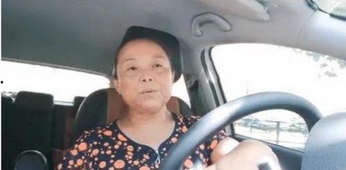 广西阿姨吃瓜事件视频,一场引发网友热议的街头奇观