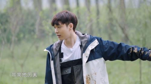 张艺兴霍尊吃瓜视频,娱乐圈幕后故事大揭秘