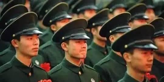 退役军人吃瓜视频,趣味横生，展现军旅生活另一面