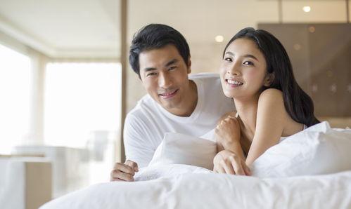 两夫妻找鸭子吃瓜视频,趣味横生日常瞬间